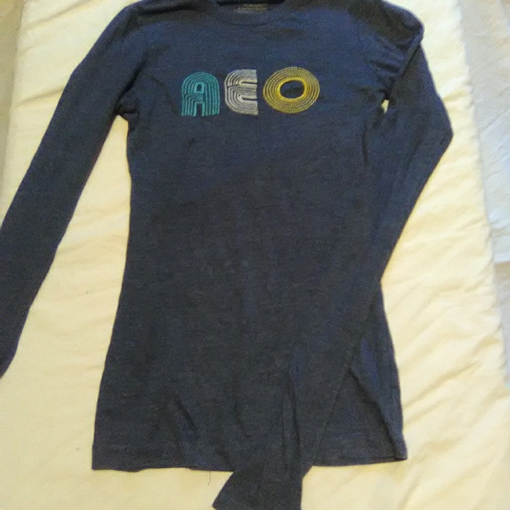 xs American Eagle Long Sleeved Tee